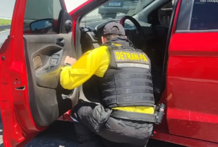 Foto da matéria: Agentes do Detran apreendem carro com placa clonada no nordeste do Pará