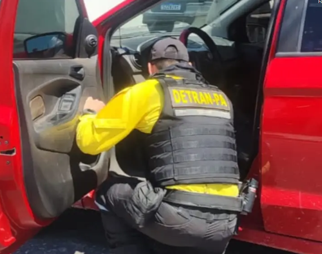 Foto da matéria: Agentes do Detran apreendem carro com placa clonada no nordeste do Pará