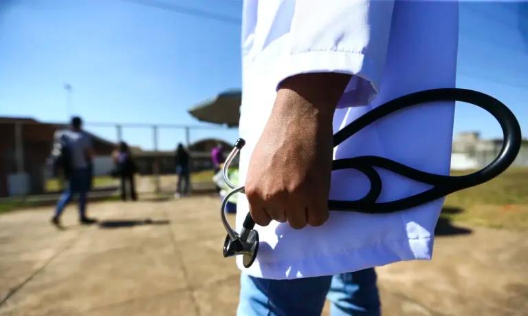 Foto da matéria: Estudante de Medicina precisará de nota mínima no Enamed para exercer profissão