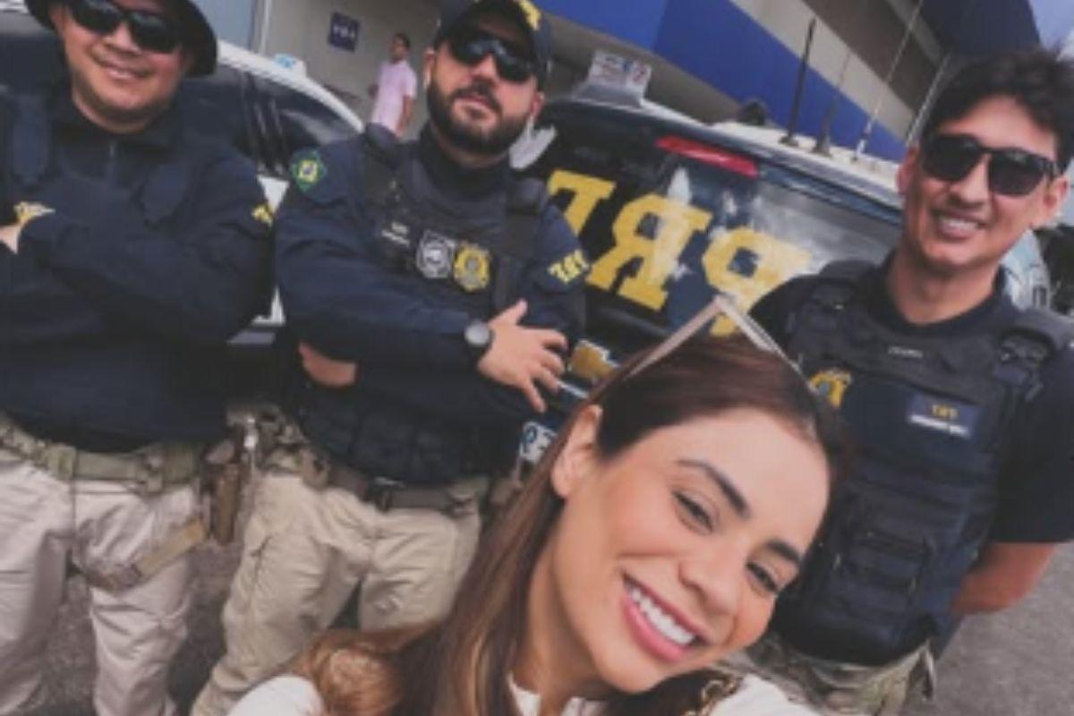 Foto da matéria: Van de Lexa quebra em rodovia e cantora é resgatada pela PRF