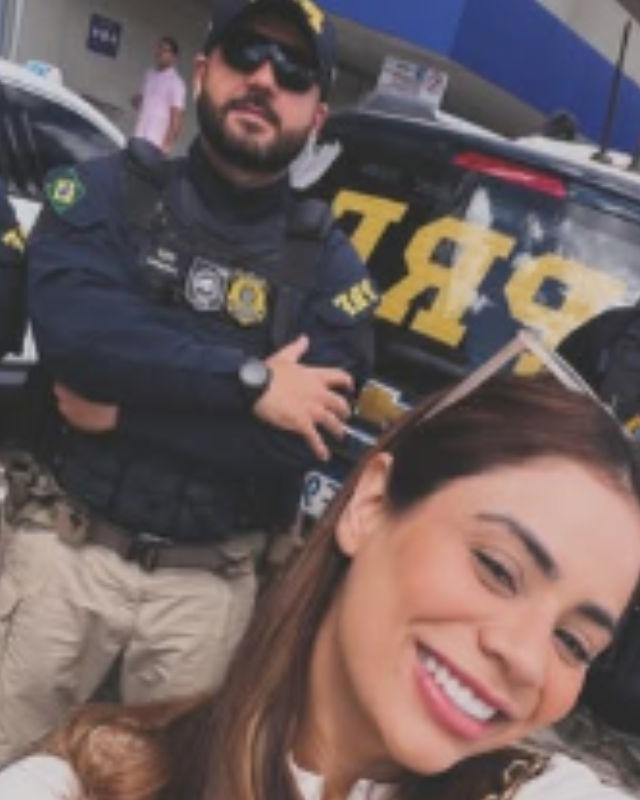Foto da matéria: Van de Lexa quebra em rodovia e cantora é resgatada pela PRF