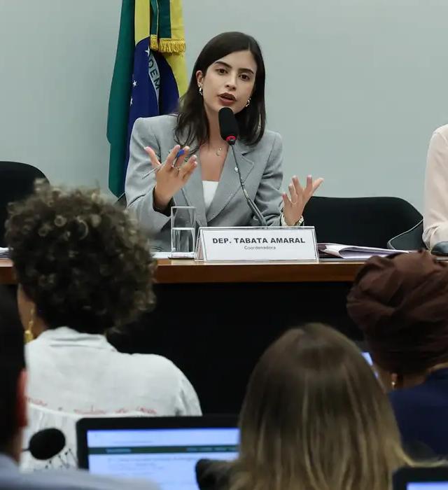 Foto da matéria: Proposta que criminaliza misoginia avança na Câmara dos Deputados