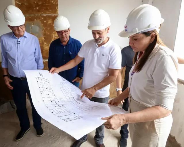 Foto da matéria: Governadora Hana Ghassan visita obras do novo Hospital Regional Público do Leste, em Paragominas